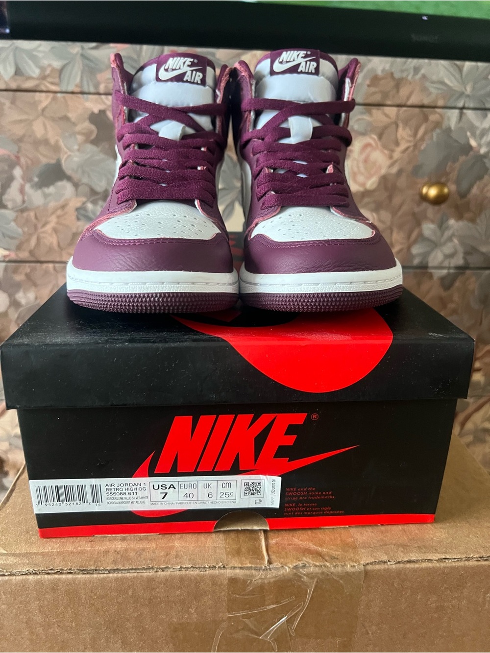 Nike Jordan 1 High-Top Sneakers Mens 7 Burgundy and White silver check
